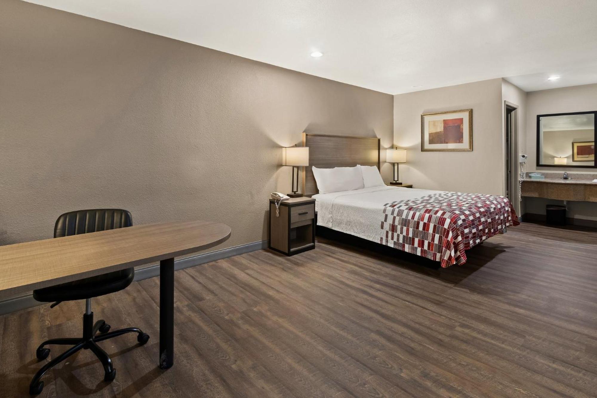 Red Roof Inn & Suites Irving - Dfw Airport South מראה חיצוני תמונה