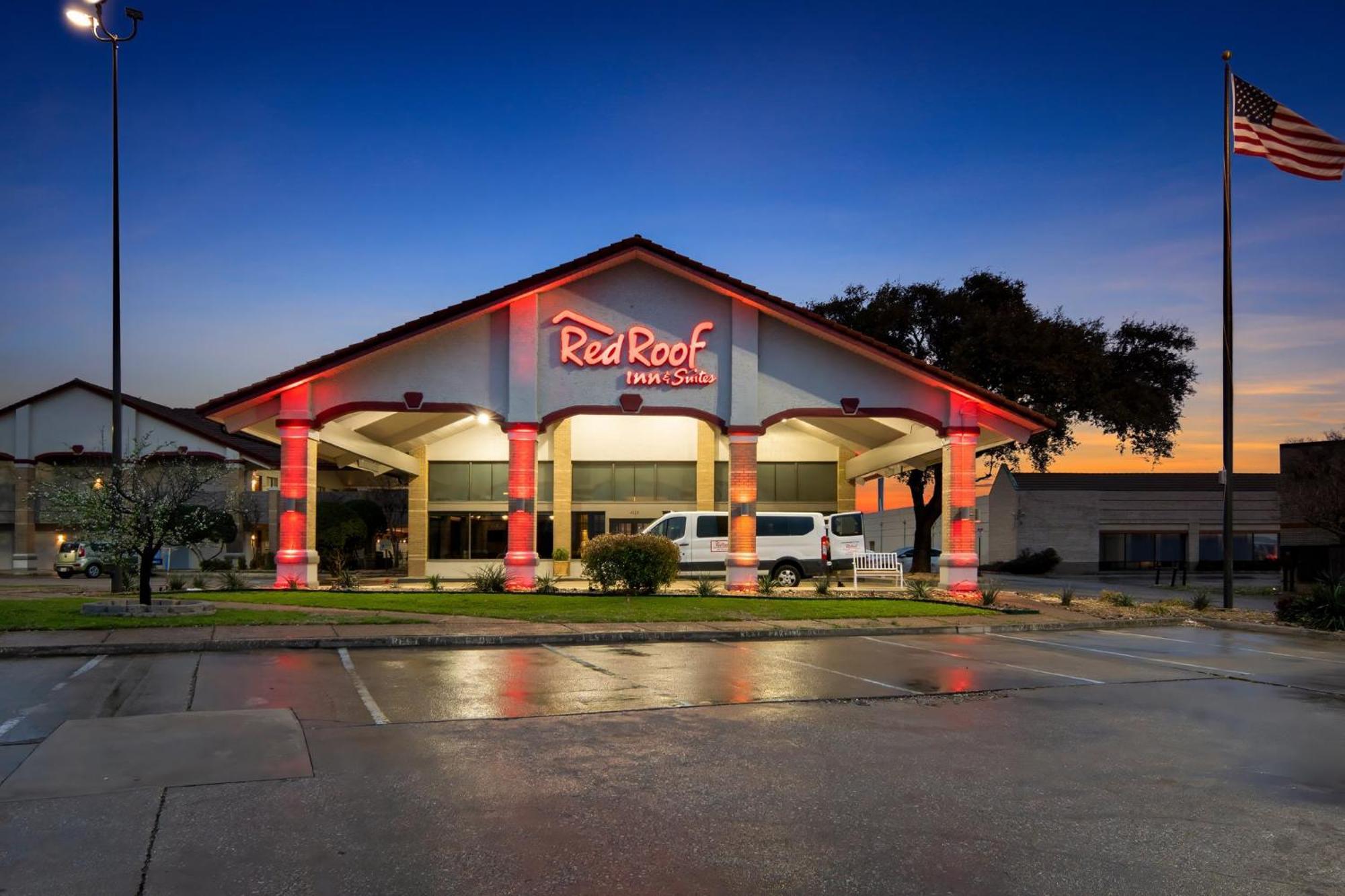 Red Roof Inn & Suites Irving - Dfw Airport South מראה חיצוני תמונה