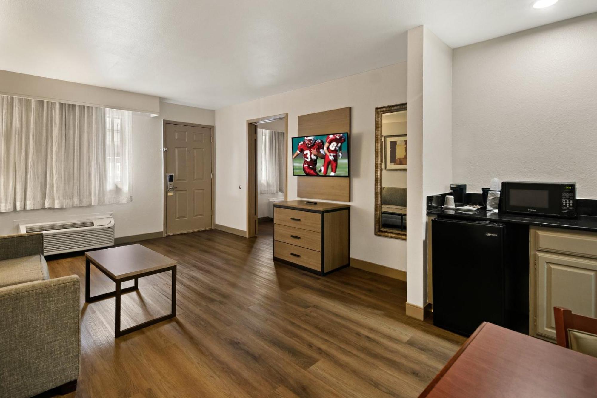 Red Roof Inn & Suites Irving - Dfw Airport South מראה חיצוני תמונה