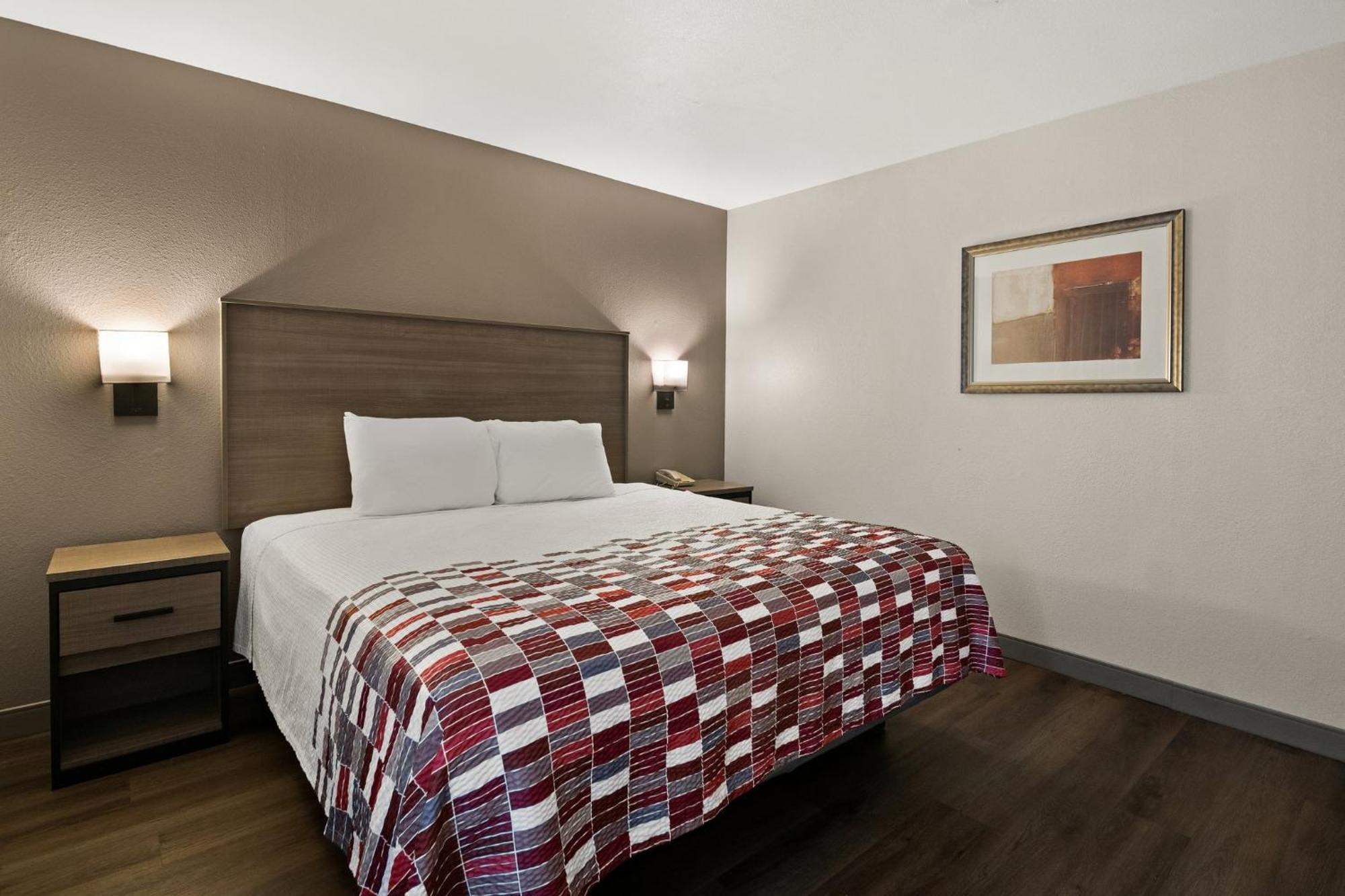 Red Roof Inn & Suites Irving - Dfw Airport South מראה חיצוני תמונה