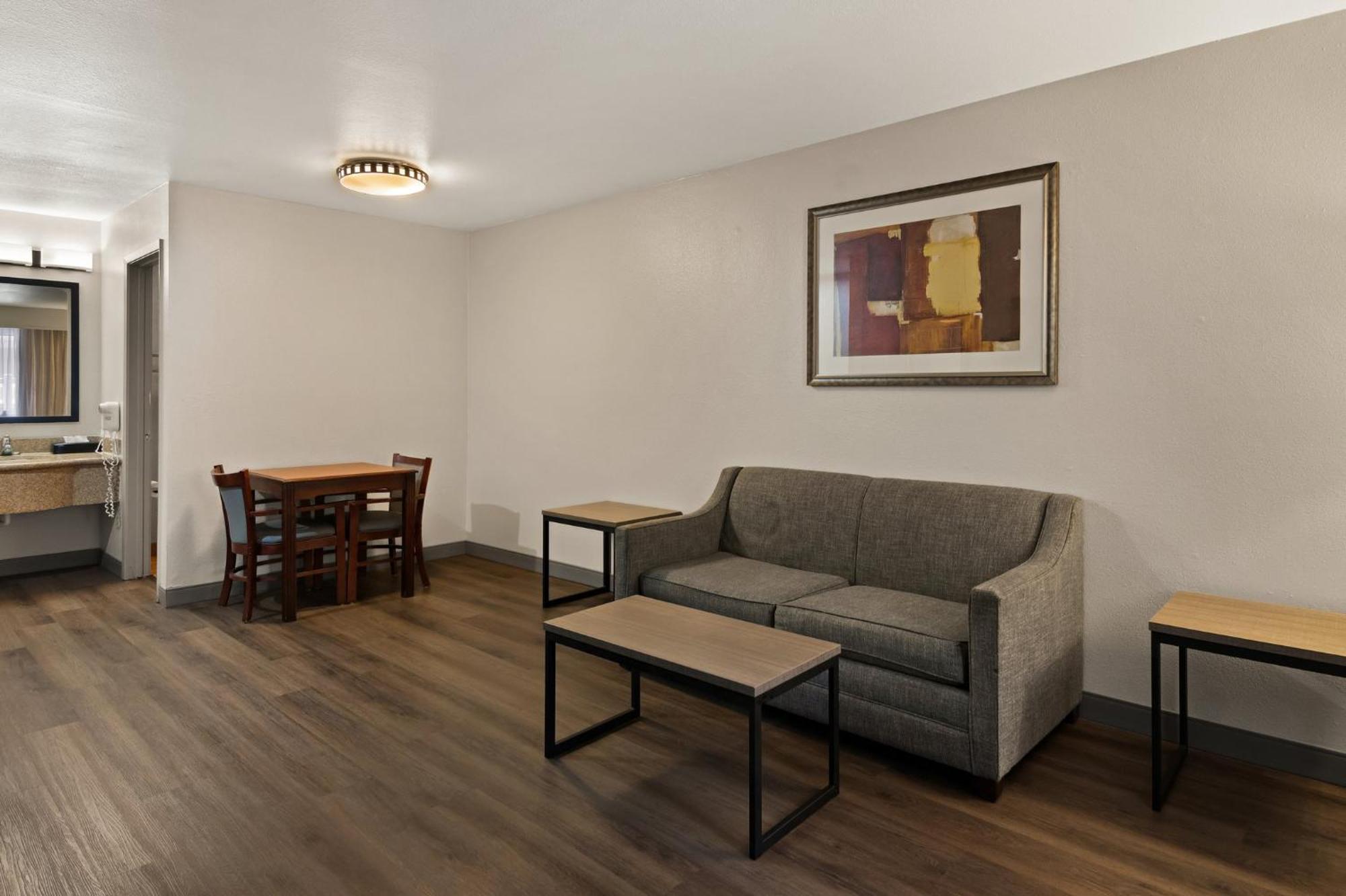 Red Roof Inn & Suites Irving - Dfw Airport South מראה חיצוני תמונה