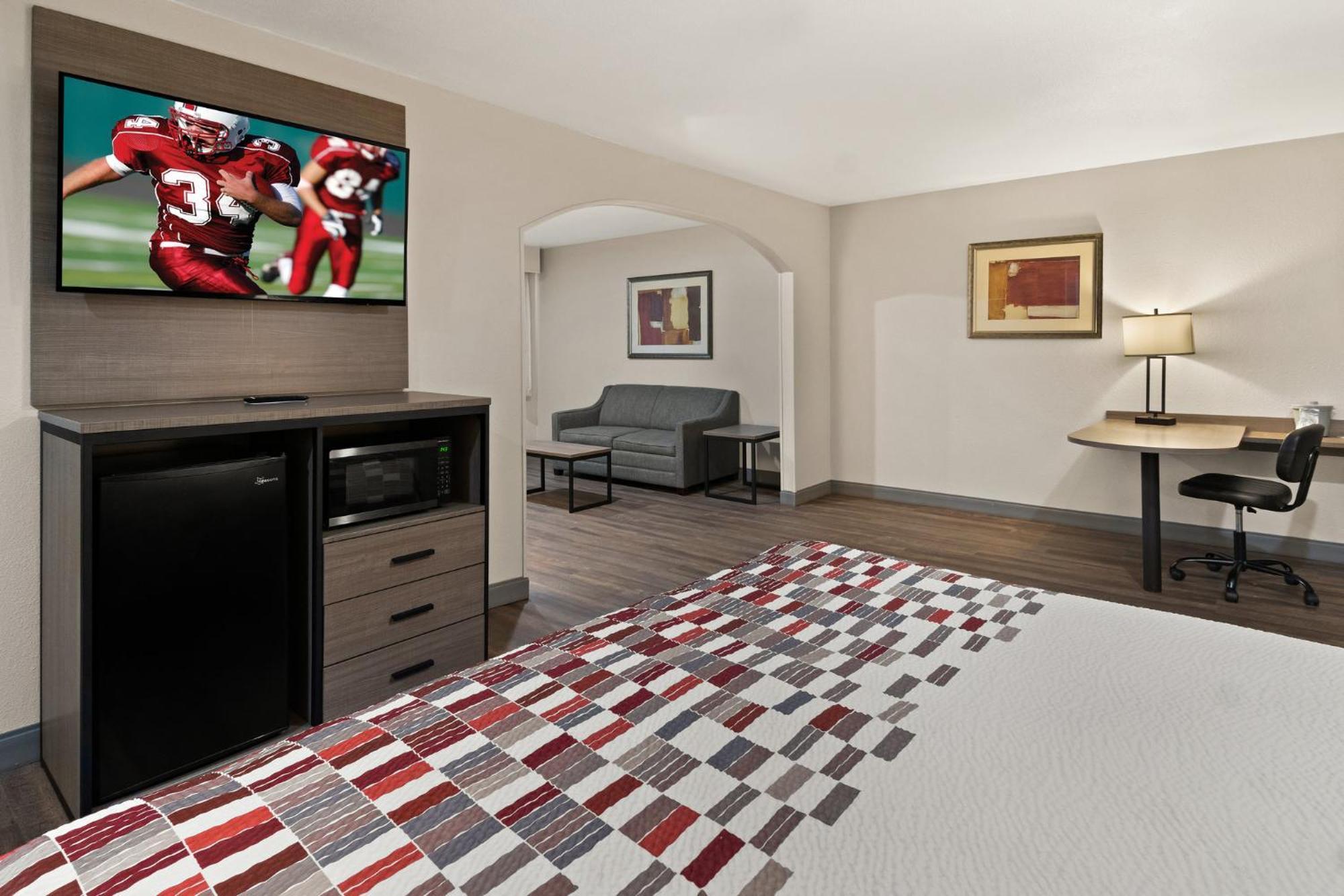 Red Roof Inn & Suites Irving - Dfw Airport South מראה חיצוני תמונה