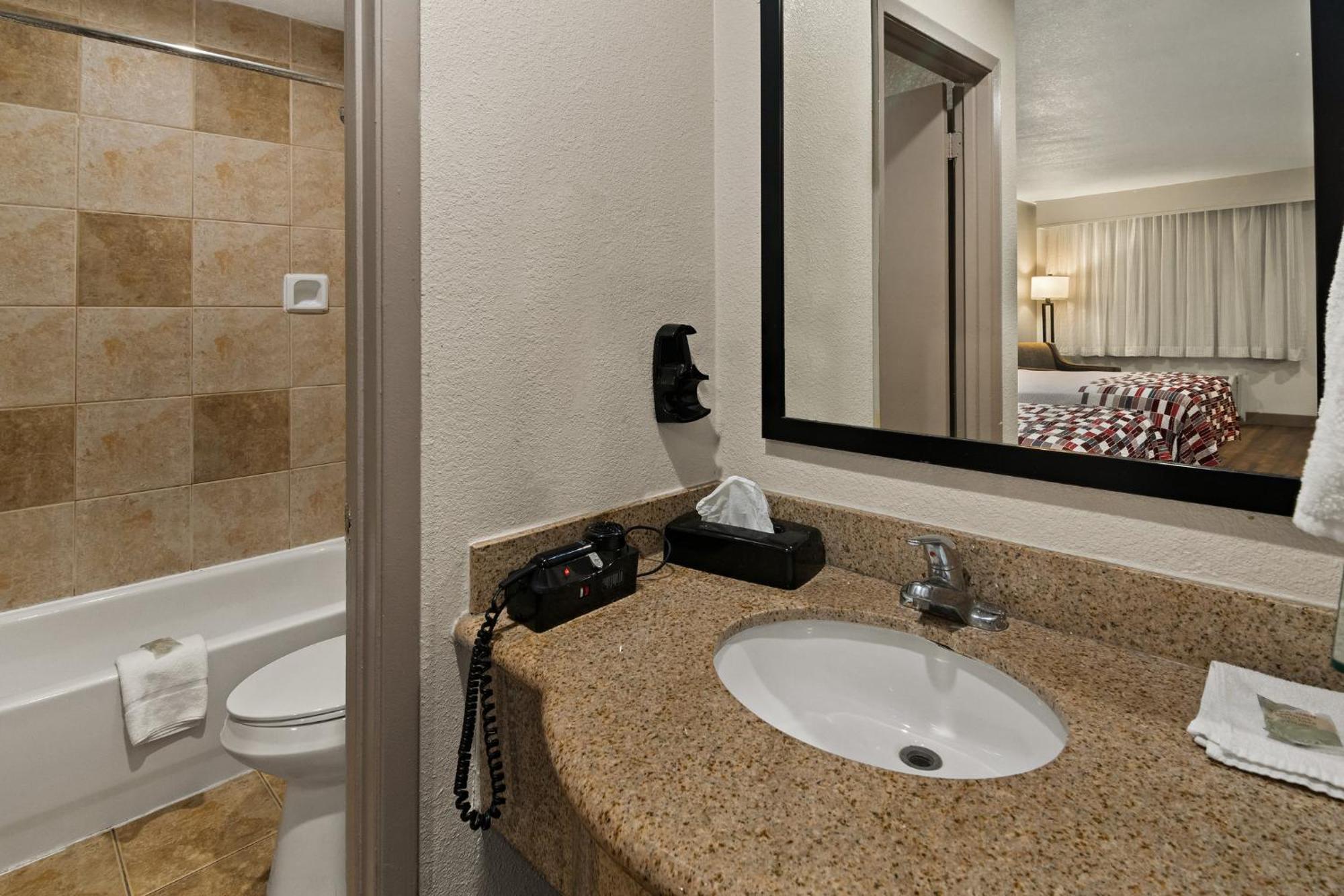 Red Roof Inn & Suites Irving - Dfw Airport South מראה חיצוני תמונה