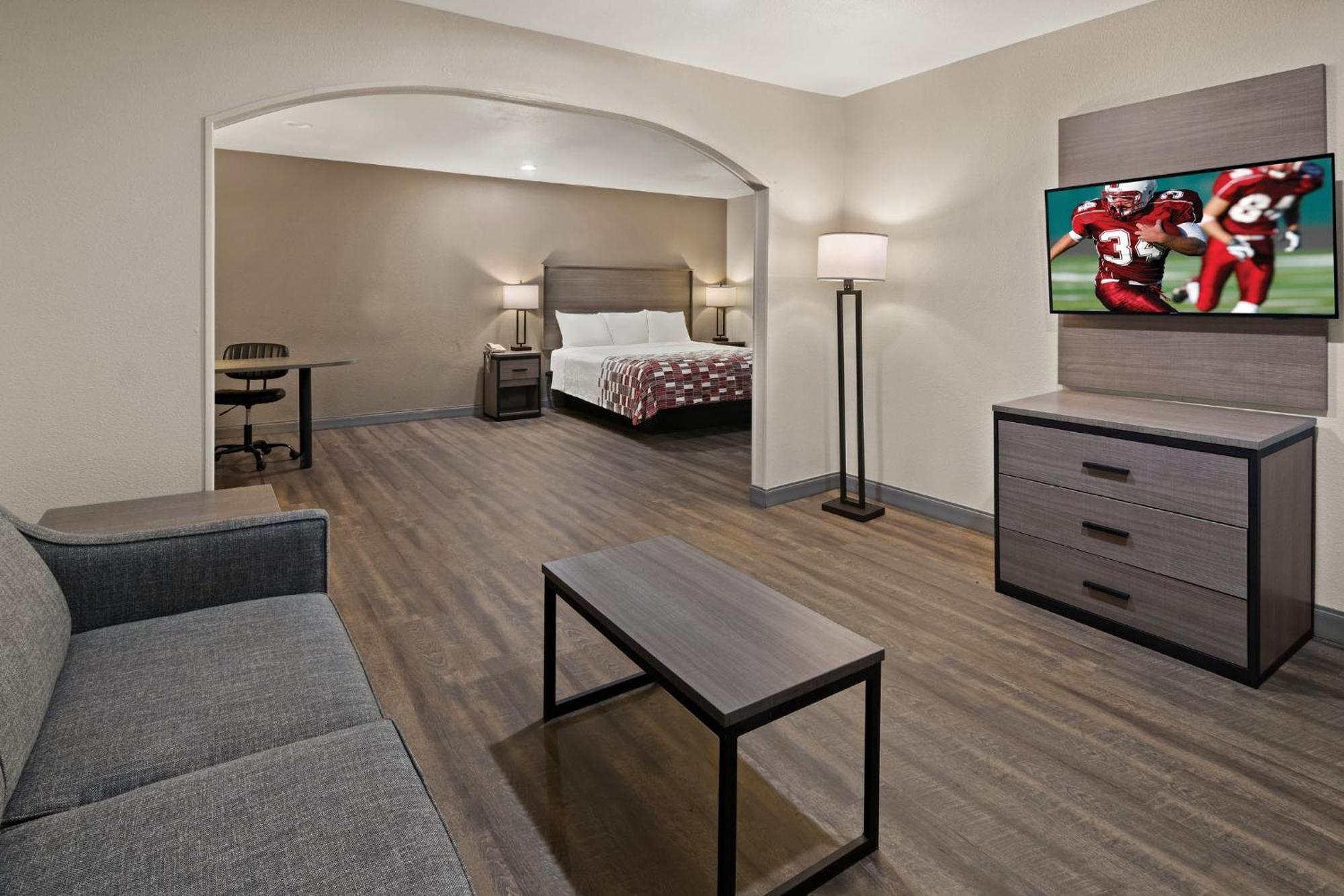 Red Roof Inn & Suites Irving - Dfw Airport South מראה חיצוני תמונה