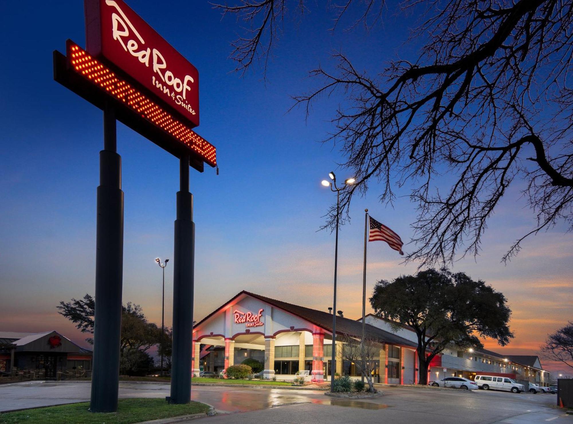 Red Roof Inn & Suites Irving - Dfw Airport South מראה חיצוני תמונה