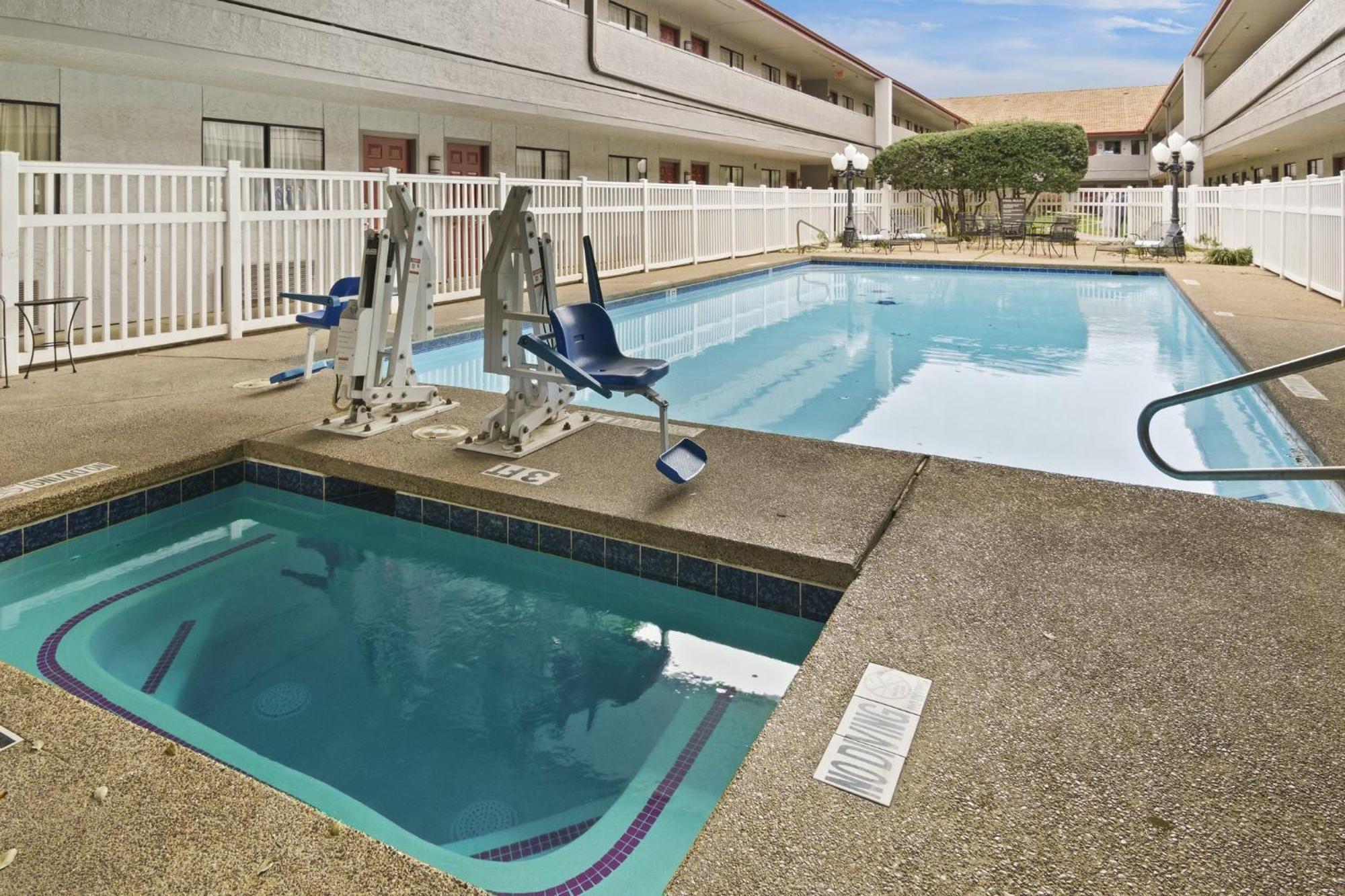 Red Roof Inn & Suites Irving - Dfw Airport South מראה חיצוני תמונה