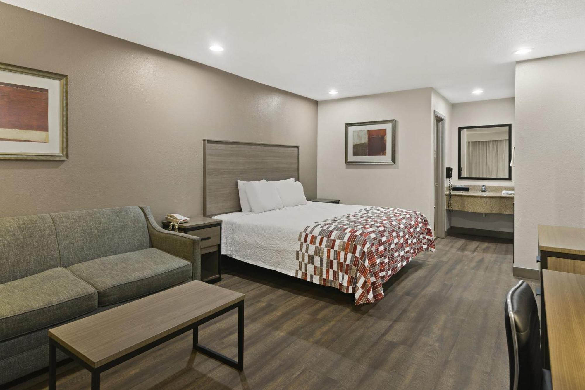 Red Roof Inn & Suites Irving - Dfw Airport South מראה חיצוני תמונה