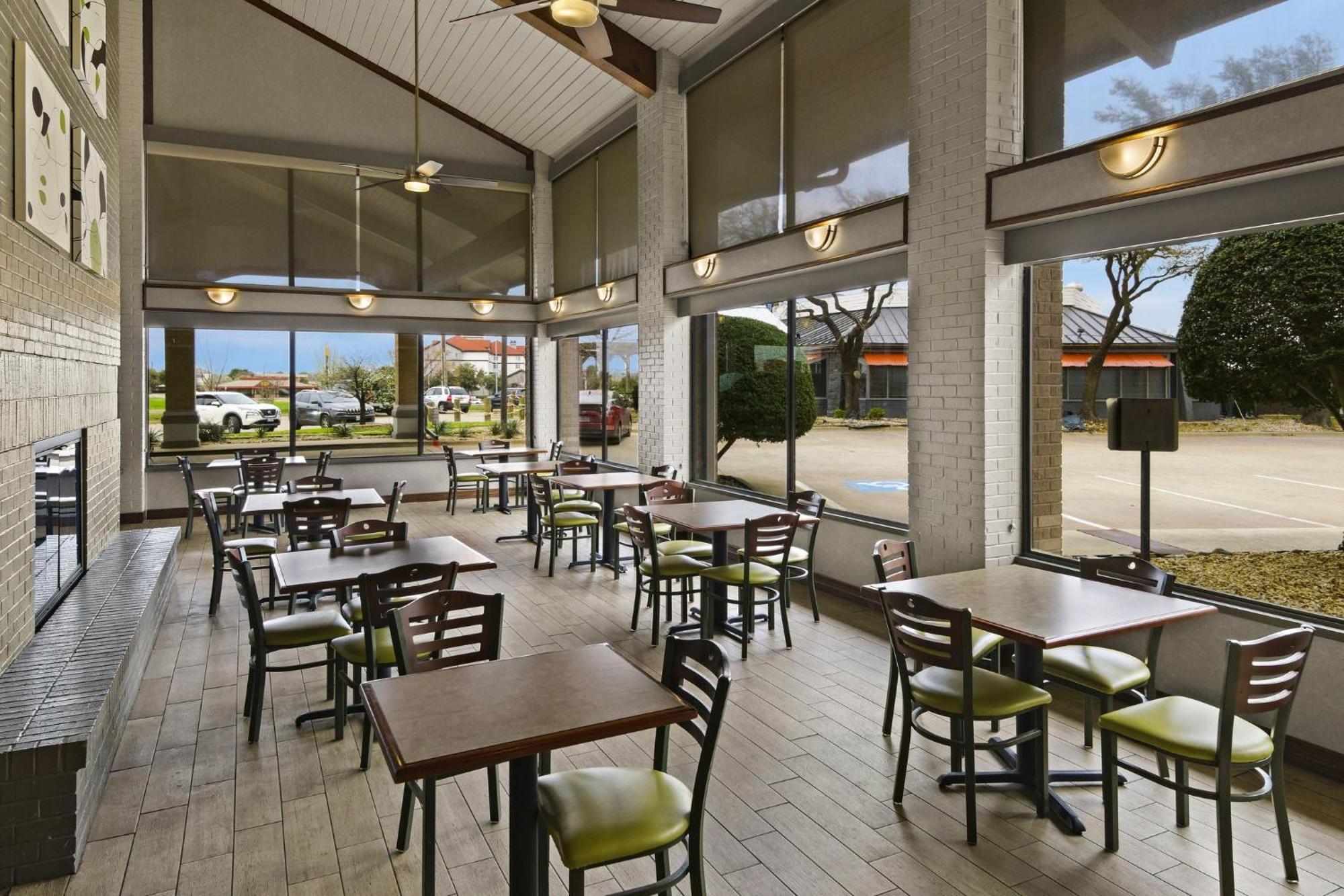 Red Roof Inn & Suites Irving - Dfw Airport South מראה חיצוני תמונה