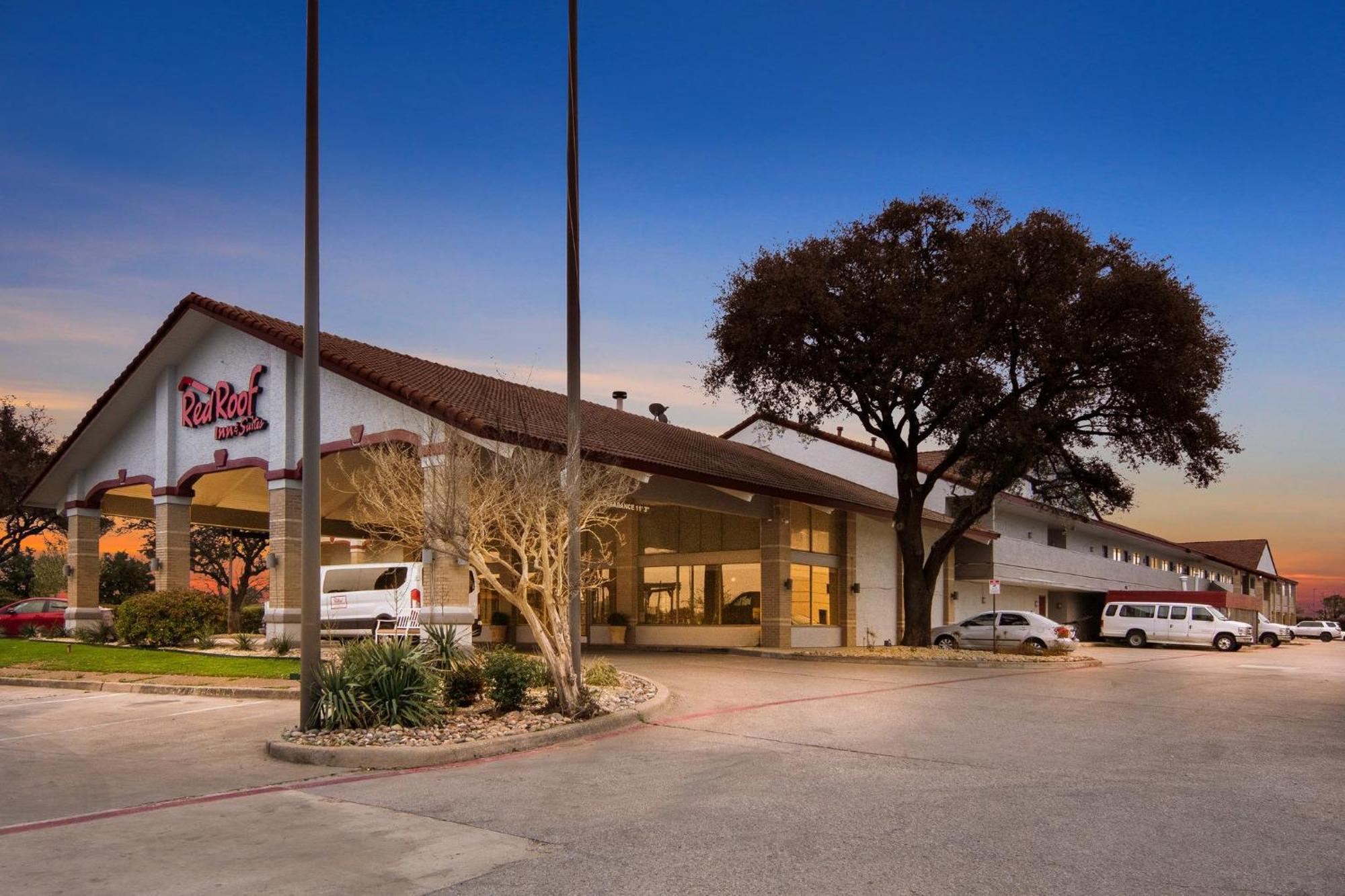 Red Roof Inn & Suites Irving - Dfw Airport South מראה חיצוני תמונה